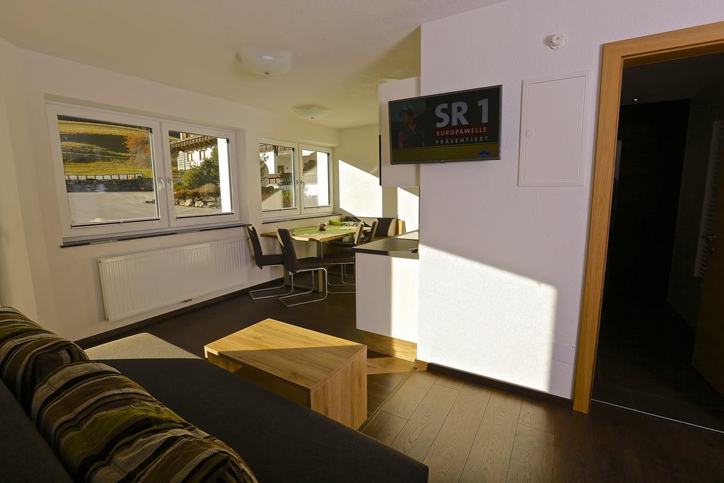 Living Apartment *