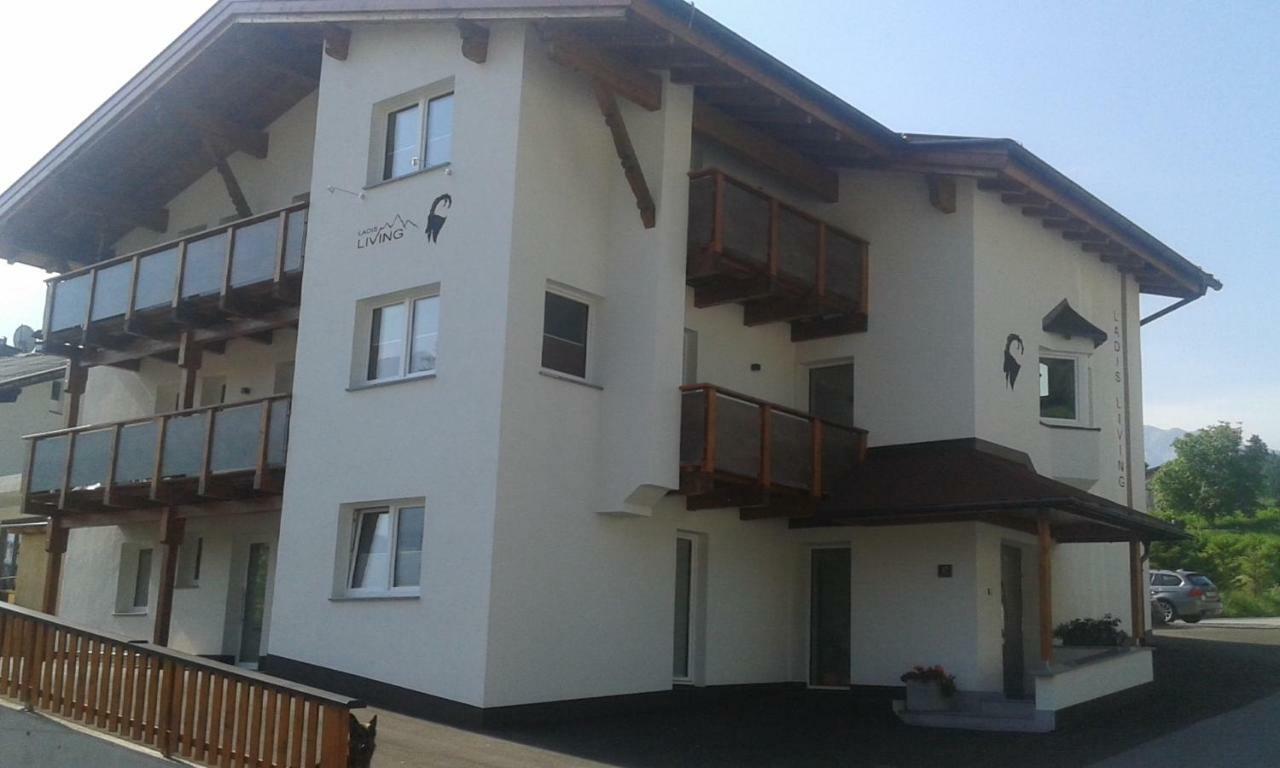 Living Apartment *
